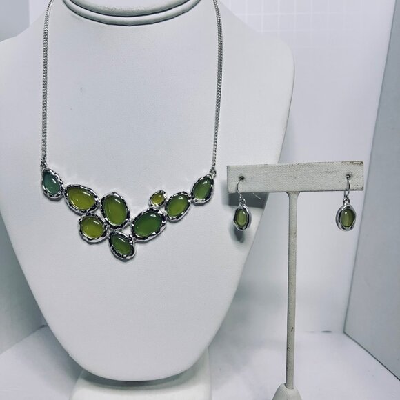 Silver Tone & Green Bib Necklace With Matching Pierced Earrings (5690) - Picture 1 of 7